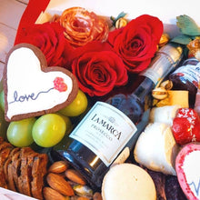 Load image into Gallery viewer, Sweetheart Charcuterie Box